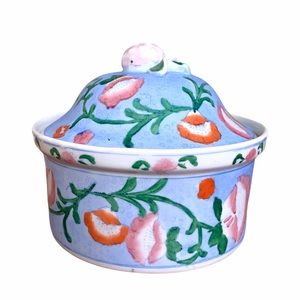Ceramic bowl with lid